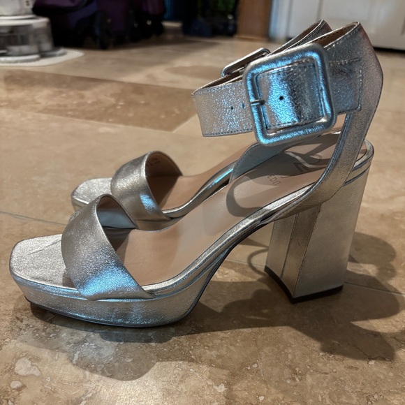NWOB 27 EDIT NATURALIZER Jaselle Platform- Metallic Leather Silver, size 7.5M - Picture 5 of 15